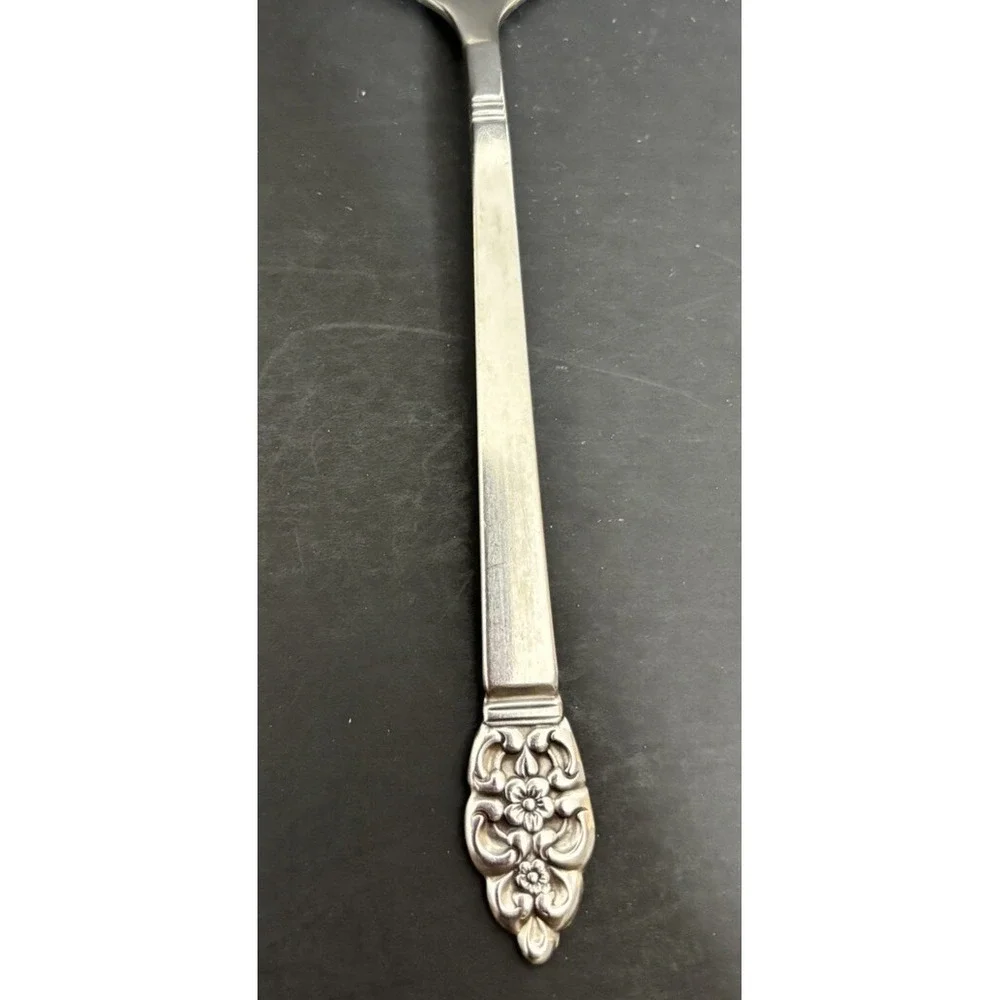6 Oneida Nordic Crown Oval Soup Spoon 6 3/4